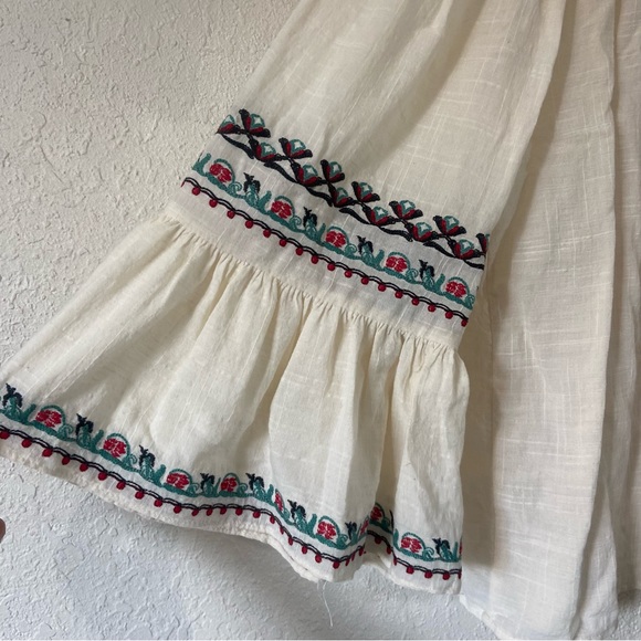 Max Studio Embroidered Ruffle sleeve peasant boho blouse Size Medium NWT - Picture 6 of 8